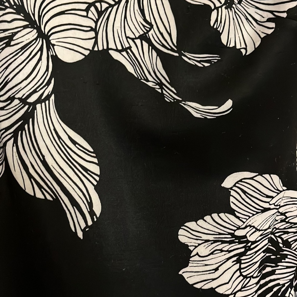 2/20 Women’s Medium Dress Black and white design - Picture 3 of 7
